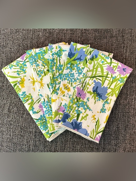 Other - Flowery cloth napkins • set of 5 • in new condition • 18” x 18”